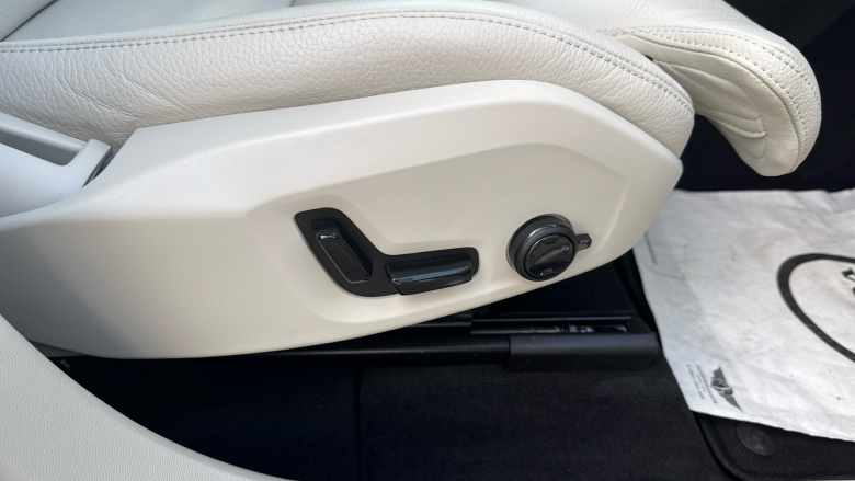 Volvo XC60 2.0 B5P Plus Dark 5dr AWD Geartronic Petrol Estate